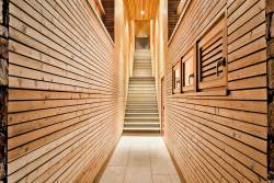 Architekturfotografie: Der Holztunnel in der Pergola, Matteo Thun