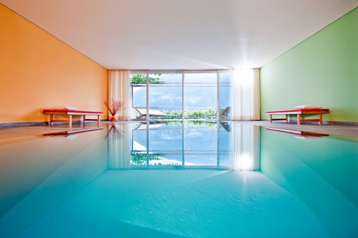 Hotelfotografie: Der Poolbereich eines Hotels in Algund bei Meran