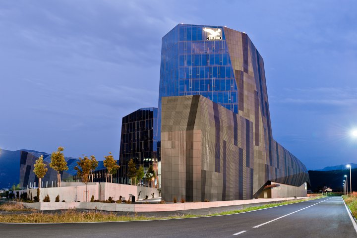 Architekturfotografie: Das Salewa HQ im Abendlicht